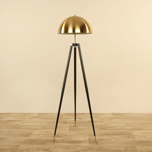 Carica l'immagine nel visualizzatore di Gallery, Lampada da terra a treppiede Golden Dome | Illuminazione contemporanea